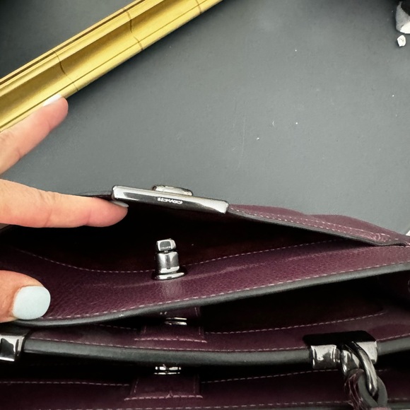 Beautiful Coach Plum Crossbody bag with snake print accents - Picture 6 of 8